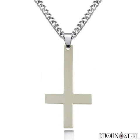 Collier à pendentif croix inversée argentée en acier chirurgical