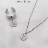 Bague et collier argentés à médailles pendantes lettres initiales en acier inoxydable