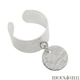 Bague large argentée ajustable à pendentif médaille ronde martelée en acier inoxydable