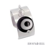Bague large pampille argentée réglable à perle ronde mauvais oeil noire et blanche