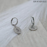 Boucles d'oreilles anneaux argentés à pendentifs médaille lettre personnalisée en acier inoxydable