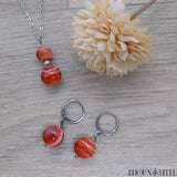 Boucles d'oreilles créoles et collier argentés en perles d'agate rouge brun et acier inoxydable