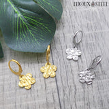 Boucles d'oreilles anneaux et fleurs pendantes