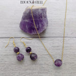Boucles d'oreilles et collier dorés en fluorine violette