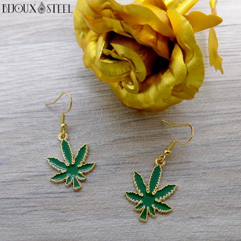 Boucles d'oreilles feuilles de cannabis vertes et dorées