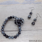 Bracelet élastique et boucles d'oreilles en obsidienne étoilée