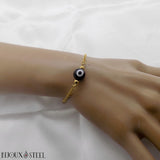 Bracelet perle mauvais oeil noir et blanc sur sa chaîne dorée en acier inoxydable
