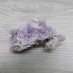 Calcédoine botryoïdale violette claire et blanche 25g