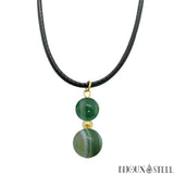 Collier à pendentif doré doubles perles d'agate verte sur son cordon noir