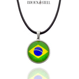 Collier à pendentif drapeau du Brésil argenté sous cabochon et son cordon noir