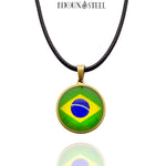 Collier à pendentif drapeau du Brésil doré sous cabochon et son cordon noir