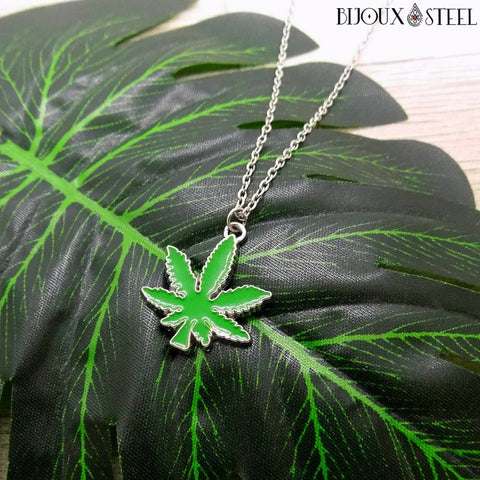 Collier à pendentif feuille de cannabis verte et argentée