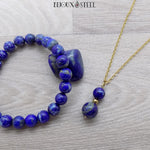 Collier doré et bracelet en perles de lapis-lazuli
