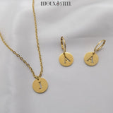 Collier et boucles d'oreilles dorés à pendentifs médailles lettres personnalisables