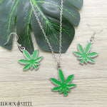 Collier et boucles d'oreilles feuilles de cannabis vertes et argentées