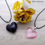 Colliers coeurs en verre rose et noir