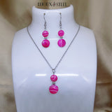 Parure argentée boucles d'oreilles et collier argentée en pierre d'agate magenta et acier inoxydable