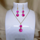 Parure dorée boucles d'oreilles et collier argentée en pierre d'agate magenta et acier inoxydable