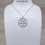 Pendentif argenté pentagramme inversé en acier inoxydable
