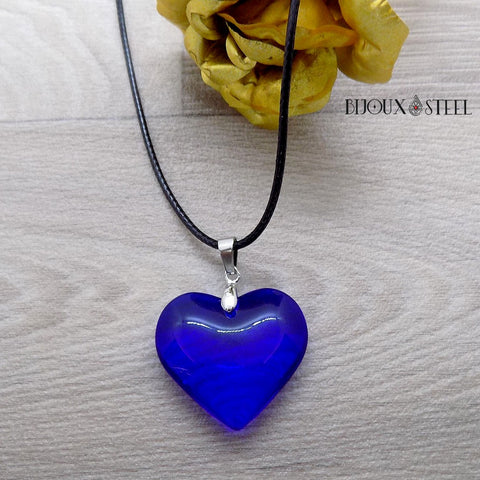 Pendentif coeur bleu en verre et cordon noir