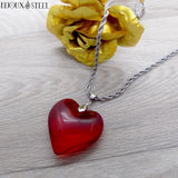 Pendentif coeur en verre rouge et chaîne torsadée argentée en acier inoxydable