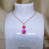 Pendentif doubles perles d'agate magenta pierre naturelle et acier inoxydable doré