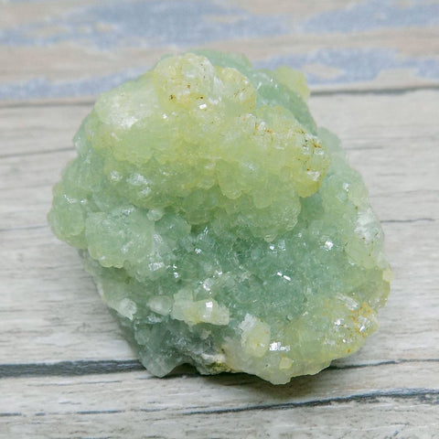 Pierre naturelle prehnite brute 82g