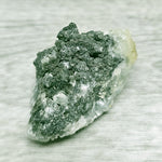 Prehnite Maroc pierre brute dessous 50g