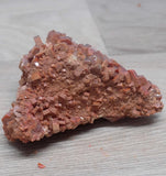 Vanadinite brune arrière de la pierre minéraux du Maroc