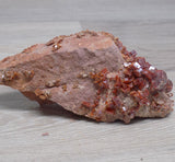 Vanadinite rouge sur Matrice du Maroc 203g