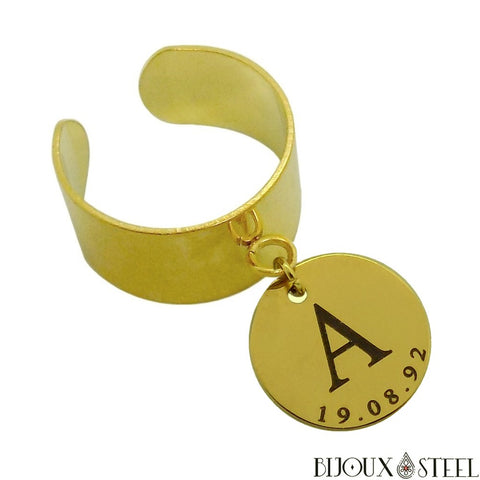 Bague large ajustable dorée à pendentif médaille personnalisable lettre initiale et date en acier inoxydable