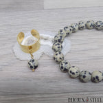 Bague large dorée réglable à pendentif et bracelet en perles de jaspe dalmatien