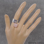 Bague large réglable argentée à perle de quartz rose en acier chirurgical