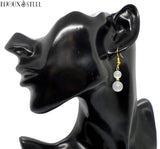 Boucles d'oreilles dorées deux perles d'oeil de chat blanc en verre et acier inoxydable