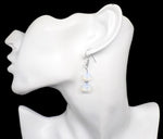 Boucle d'oreille pendante double perle d'opaline en verre et acier chirurgical