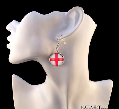 Boucles d'oreilles pendantes à drapeau de l'Angleterre sur présentoir