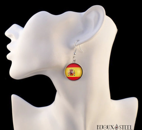 Boucles d'oreilles pendantes à drapeau de l'Espagne sur présentoir