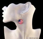 Boucles d'oreilles pendantes à drapeau des Etats-Unis sur présentoir