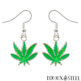Boucles d'oreilles pendantes à feuilles de cannabis vertes claires 