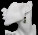 Boucles d'oreilles pendantes argentées deux perles de rubis zoïsite en acier inoxydable et pierre naturelle