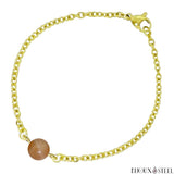 Bracelet à perle en pierre du soleil 8mm sur sa chaîne dorée en acier inoxydable