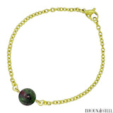 Bracelet à perle de rubis zoïsite 10mm et sa chaîne dorée en acier chirurgical