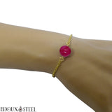 Bracelet en acier inoxydable doré et sa perle d'agate magenta teintée 10mm