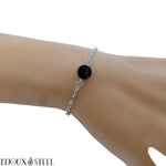 Bracelet en acier inoxydable argentée et sa perle d'agate noire onyx 8mm 
