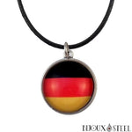 Collier à pendentif drapeau de l'Allemagne sous cabochon