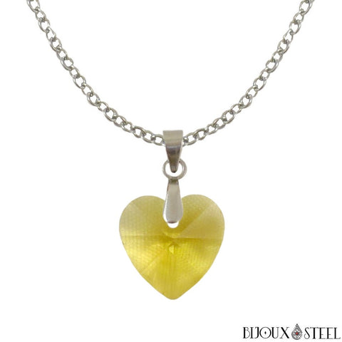 Collier à pendentif cœur en verre ambre et sa chaîne argentée