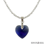 Collier à pendentif cœur en verre bleu et sa chaîne en acier