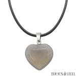 Collier à pendentif coeur en pierre d'agate grise