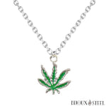 Collier à pendentif feuille de cannabis verte