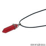 Collier à pendentif hexagonal à pointe d'howlite rouge en résine et son cordon noir